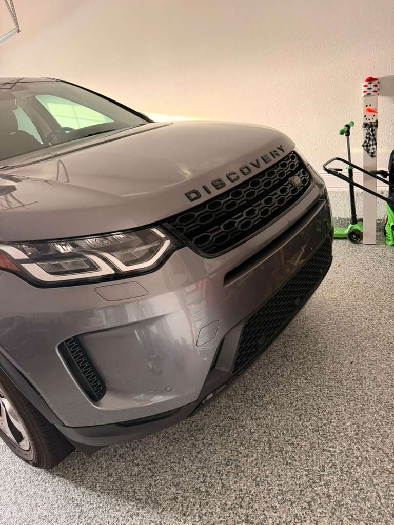 Close-up of front grille and Discovery badge