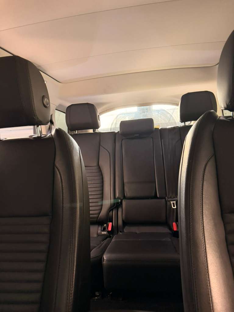 Rear seat bench in black leather
