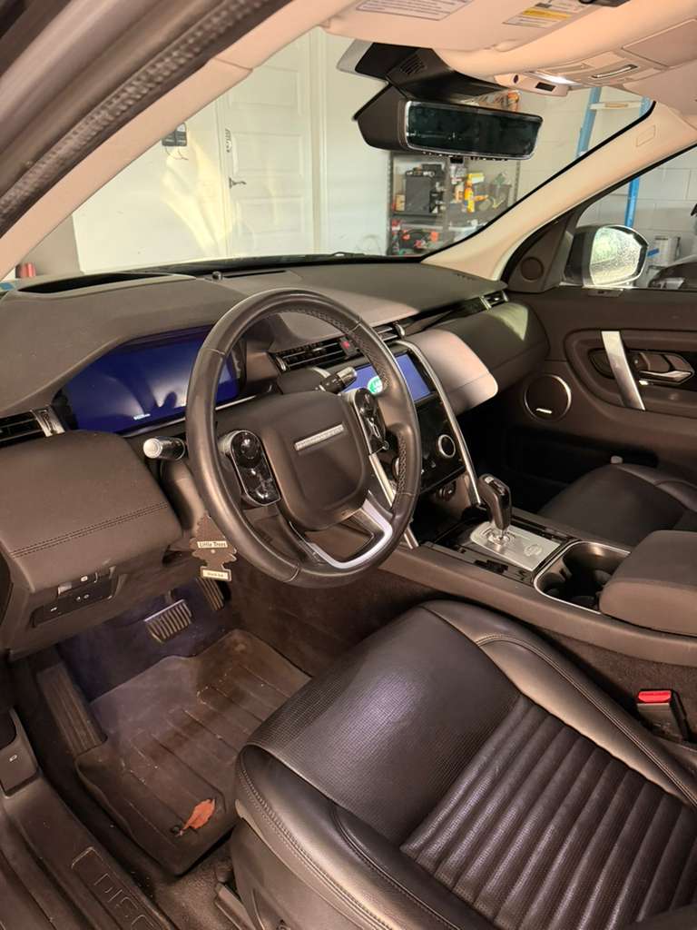 Steering wheel, dashboard and front seats